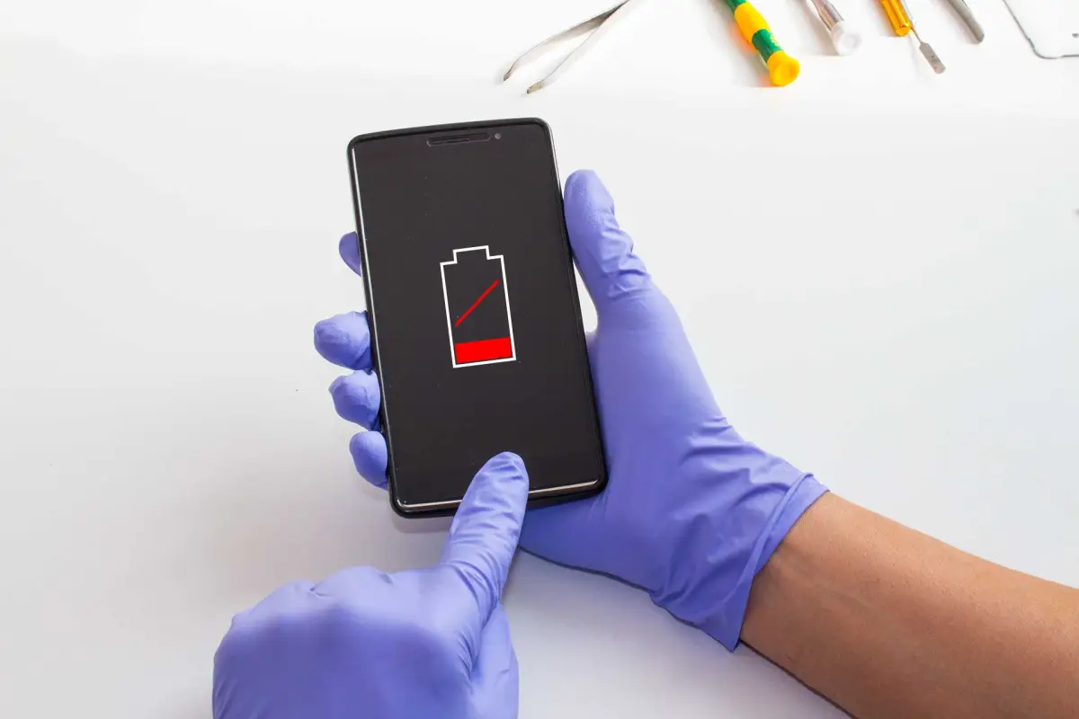 Hvordan batteriskift ofte er bedre end at købe en ny smartphone: eksperter forklarer