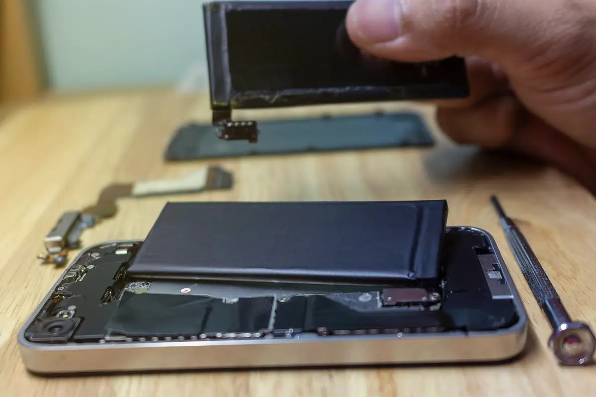 Hvordan batteriskift ofte er bedre end at købe en ny smartphone: eksperter forklarer