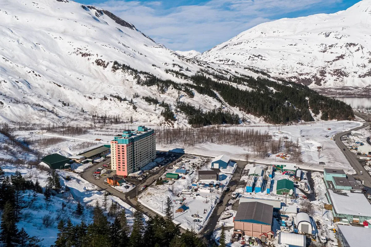 Whittier – byen hvor alle bor i én bygning