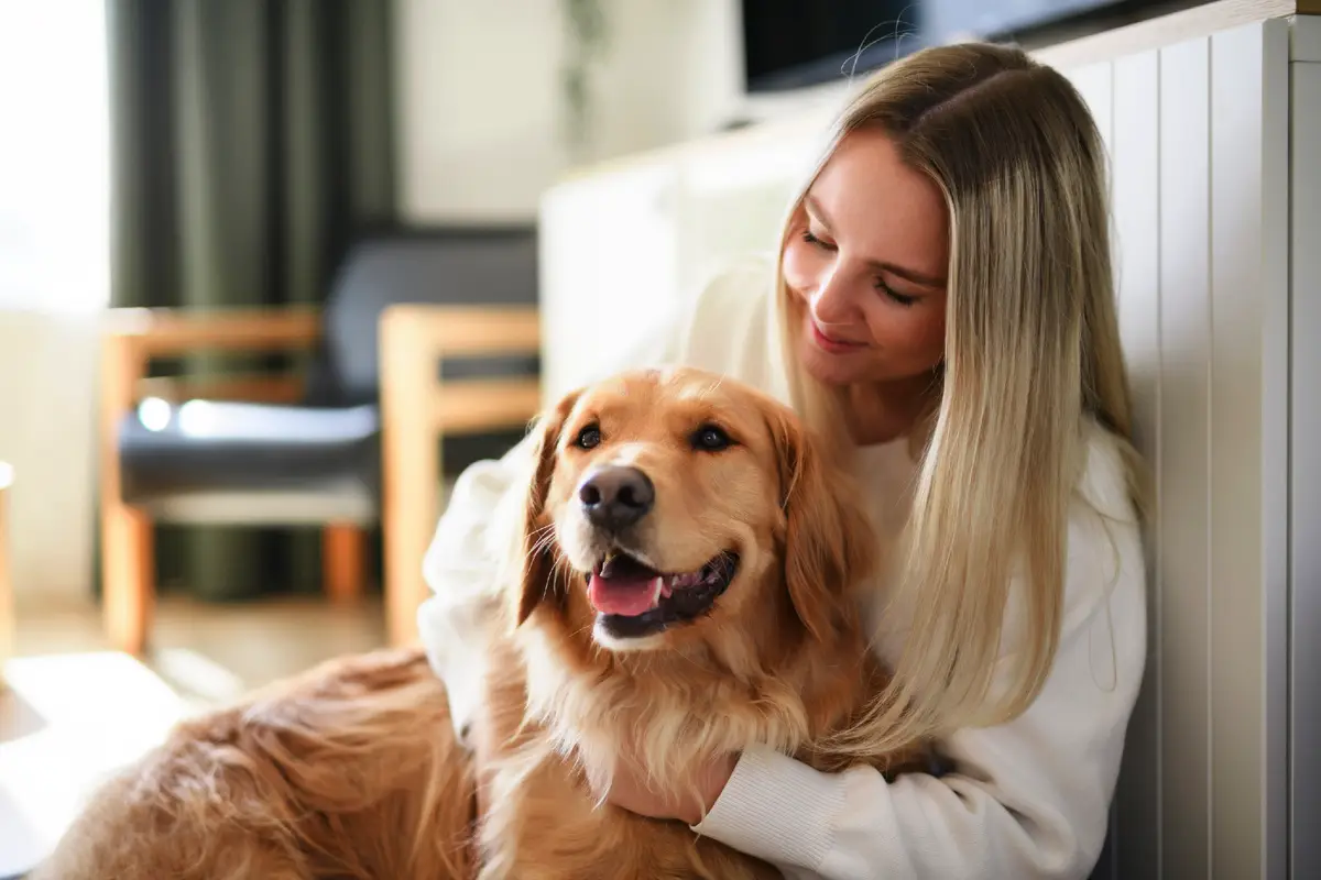 Hvorfor båndet til hunden ofte føles stærkere end forhold til mennesker: psykologen forklarer årsagen
