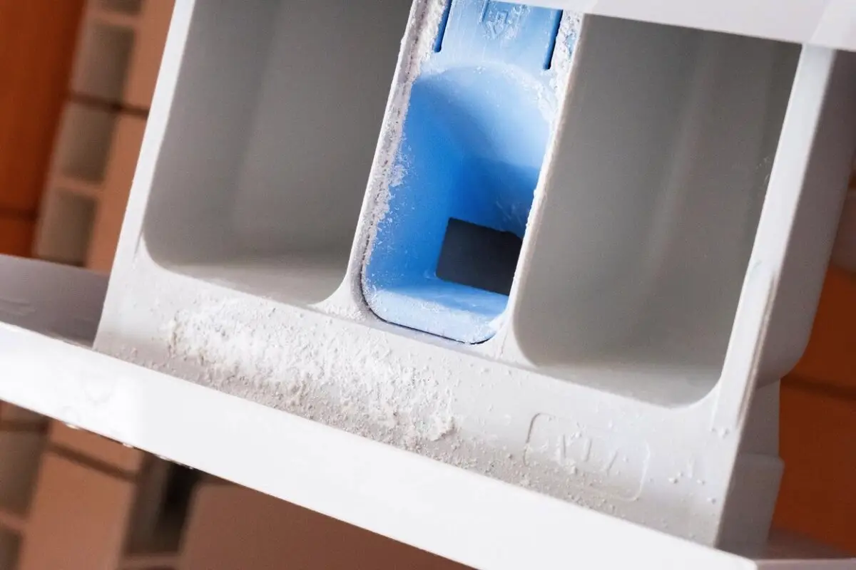 Den lille plastikdetalje i vaskemaskinen, som de fleste overser – og den sparer penge ved hver vask