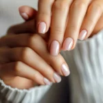 Sådan lakker du negle uden at ramme huden: professionelt trick til perfekt manicure