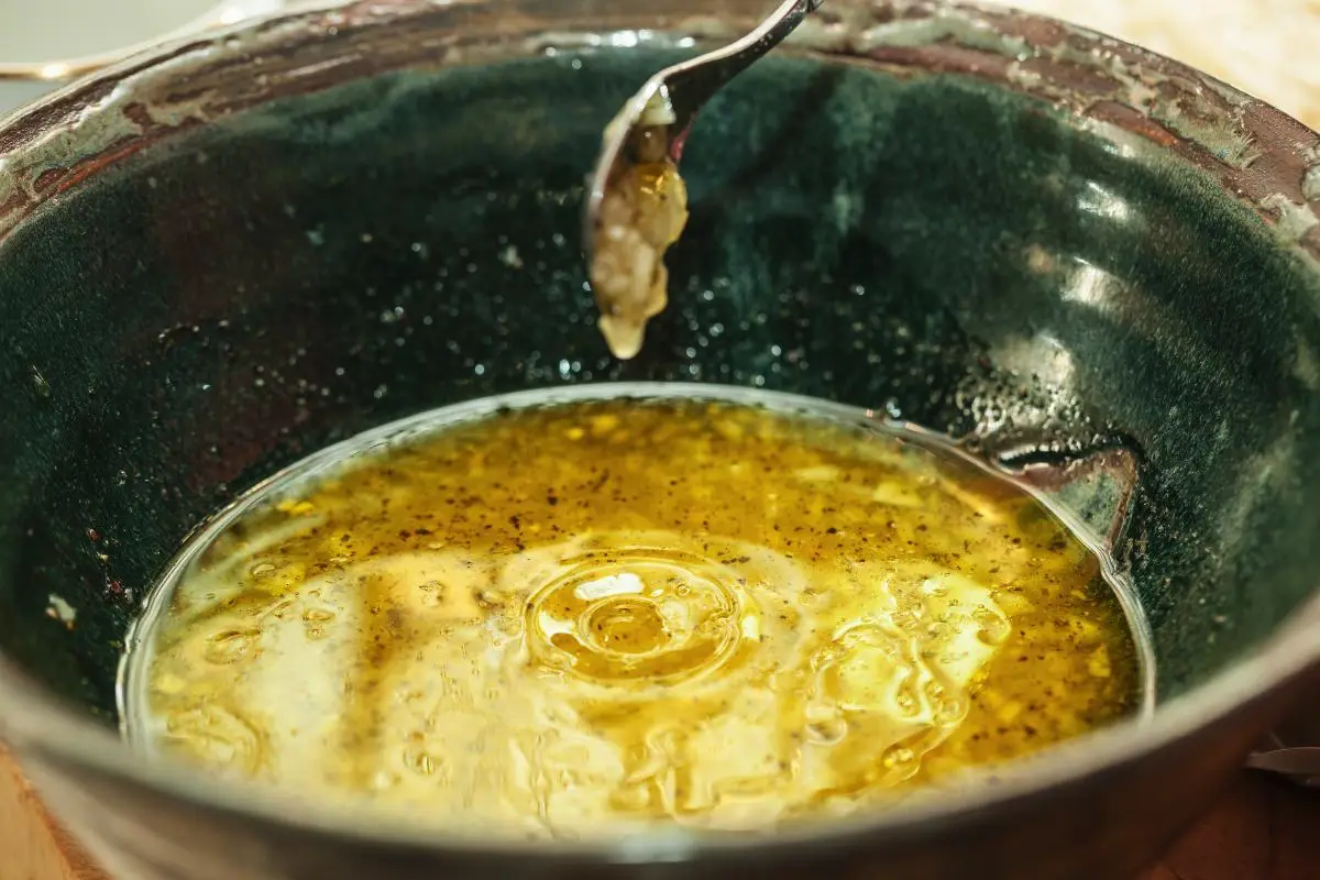 Sådan gør du kød mørt og saftigt – de bedste marinader til svinekød, oksekød og lam