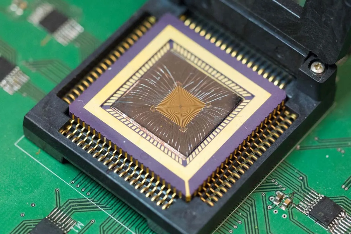 Elektronik, der ikke smelter: forskere har skabt en hukommelseschip, der virker ved 700 °C