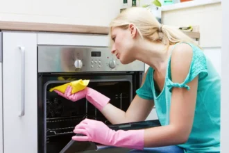 Sådan får du din komfurgrill til at skinne igen – det japanske trick fjerner selv gammelt snavs