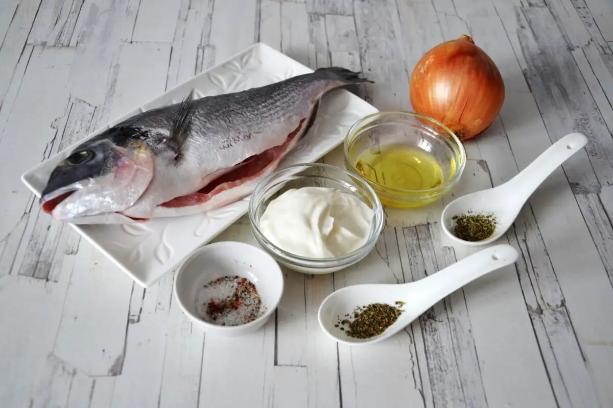 Lækker stegt fisk i flødesauce – nemt på panden