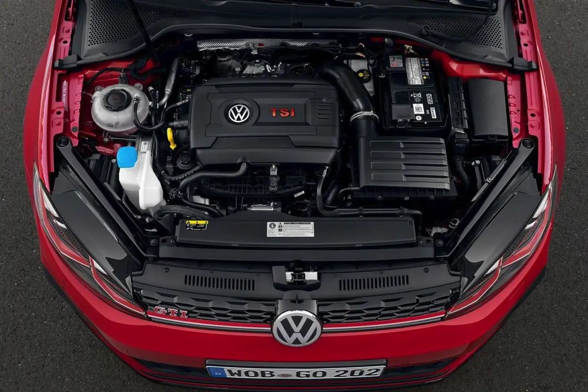 Gribyder uden stikkontakt: Nye Golf og T-Roc lærer af Prius, men forbliver Volkswagen