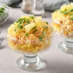 Lækker og nem salat med kylling, gulerødder, ost og æg