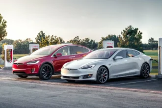 Tesla tilbagekalder hundredtusinder af elbiler på grund af farligt problem