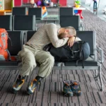 Overnatning i lufthavnen: Overlevelsesguide med de bedste tips