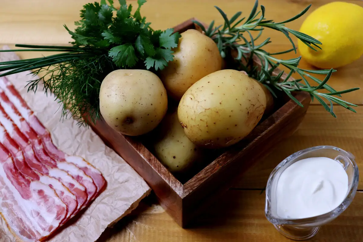 Varm kartoffelsalat – den trendy danske opskrift alle hvisker om