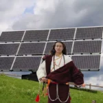 Solcelleparker i Tibet: Når solenergi giver plads til får og grønnere natur