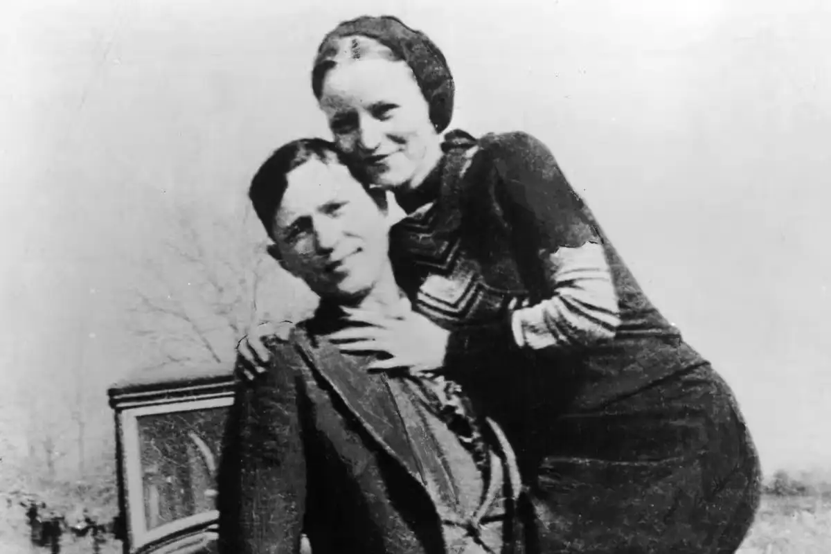 Bonnie og Clyde: Den sande historie bag Amerikas mest berømte gangsterpar