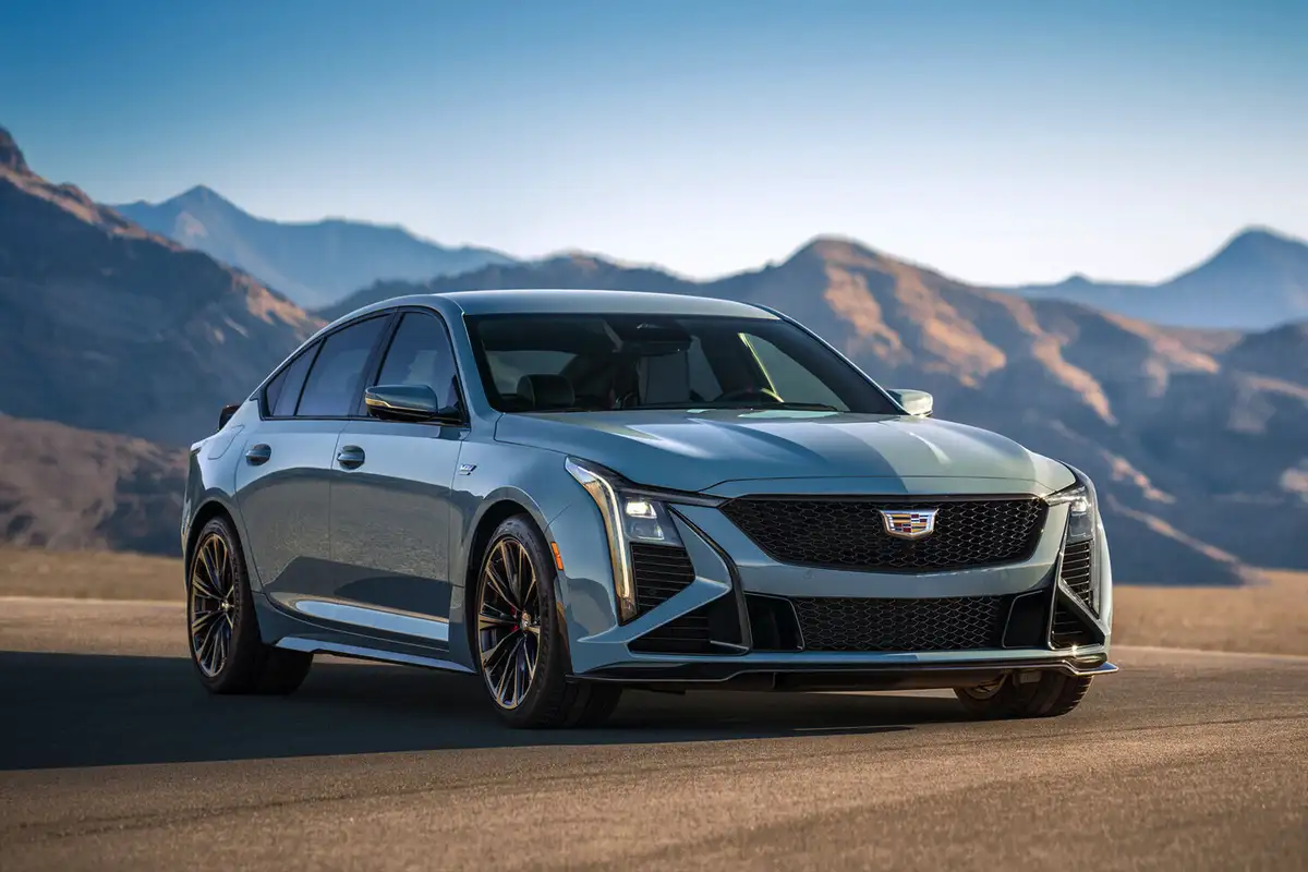 Cadillac ændrer kurs: Tre nye benzinmodeller kommer fra 2027