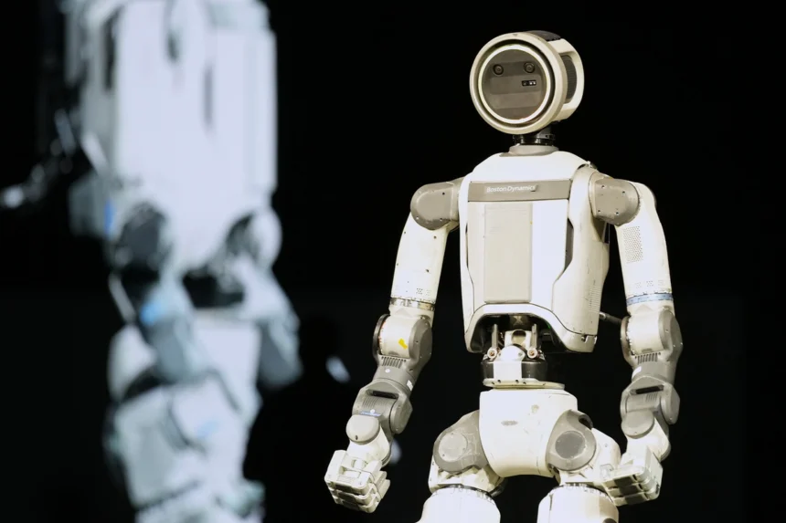 En udfordring til Kina: I Holland udvikler man menneskelignende robotter 