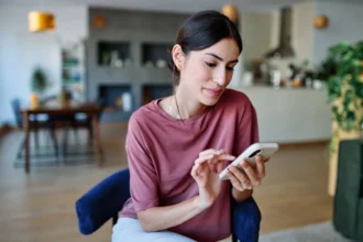 Ny EU-standard fra 2027: Mobiltelefoner skal leve længere