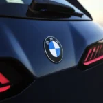 BMW har skabt en elbil med 1.700 solceller, der producerer sin egen energi