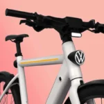 Volkswagen viser elcykel med radar, kamera og jagerpilot-briller
