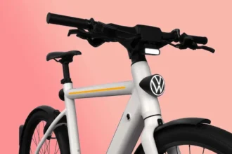 Volkswagen viser elcykel med radar, kamera og jagerpilot-briller