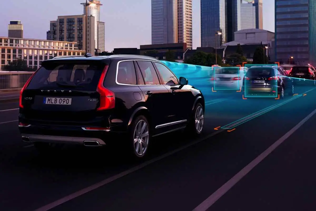 Volvo udvikler teknologi, der advarer om farer på vejen