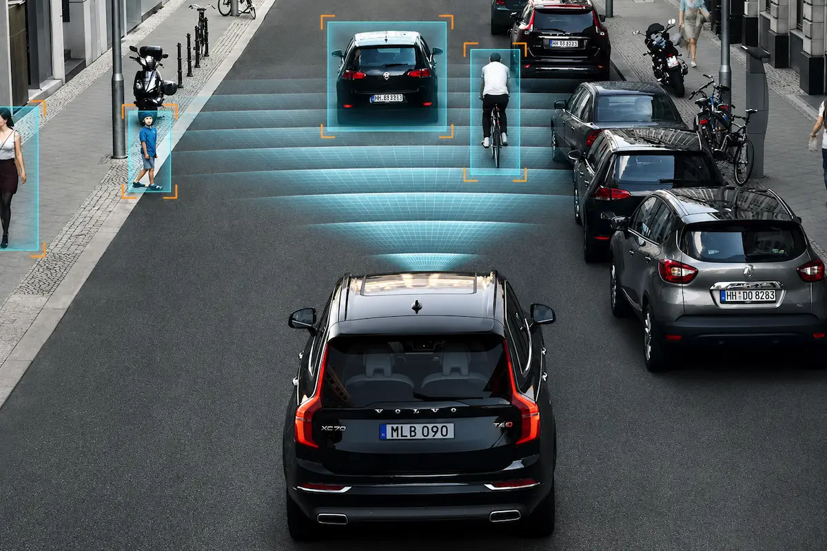 Volvo udvikler teknologi, der advarer om farer på vejen