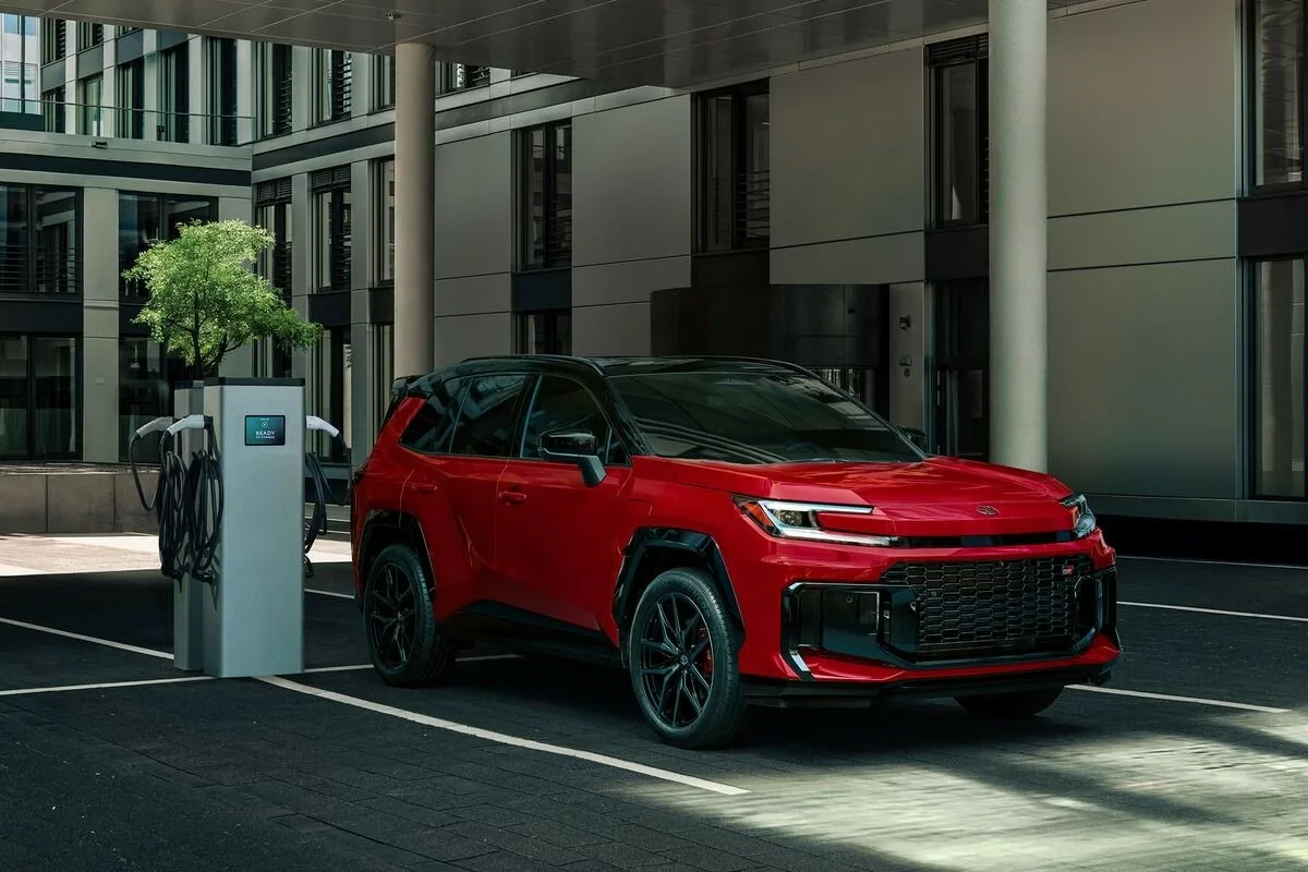 Toyota RAV4 og Mazda CX-5: Hvilken hybrid-SUV'er bedst?